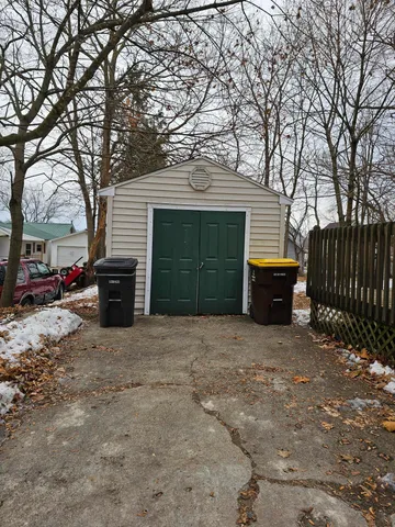 $169,900 | 414 Quarterline Street, Portland, MI 48875