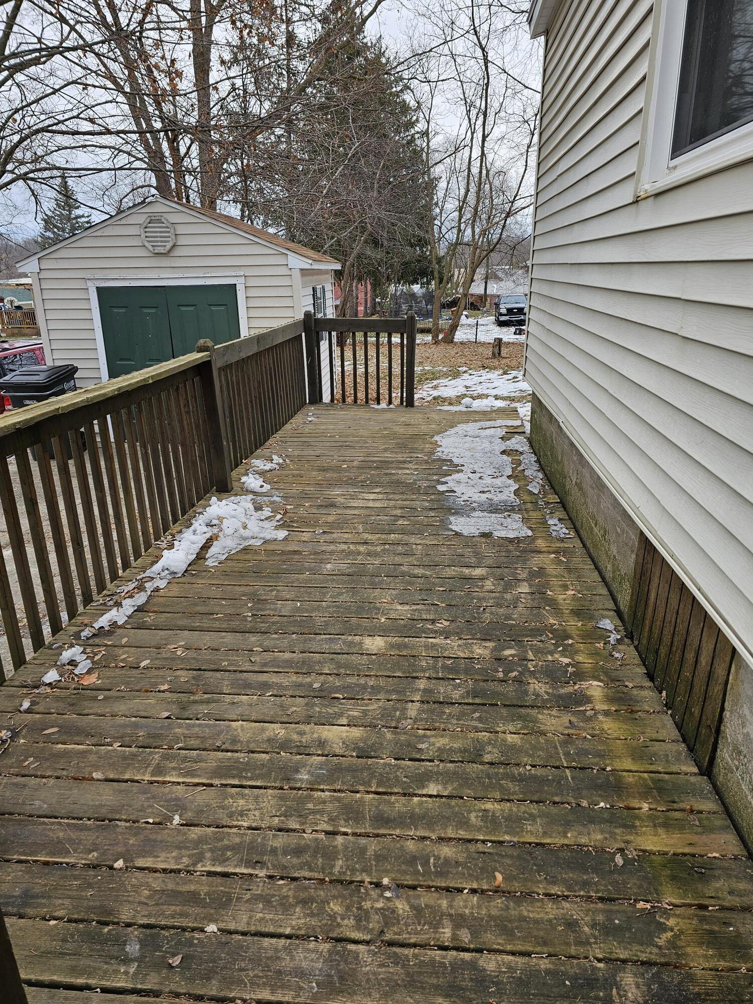 414 Quarterline Street Portland, MI 48875 - Photo 29 of 30 Deck