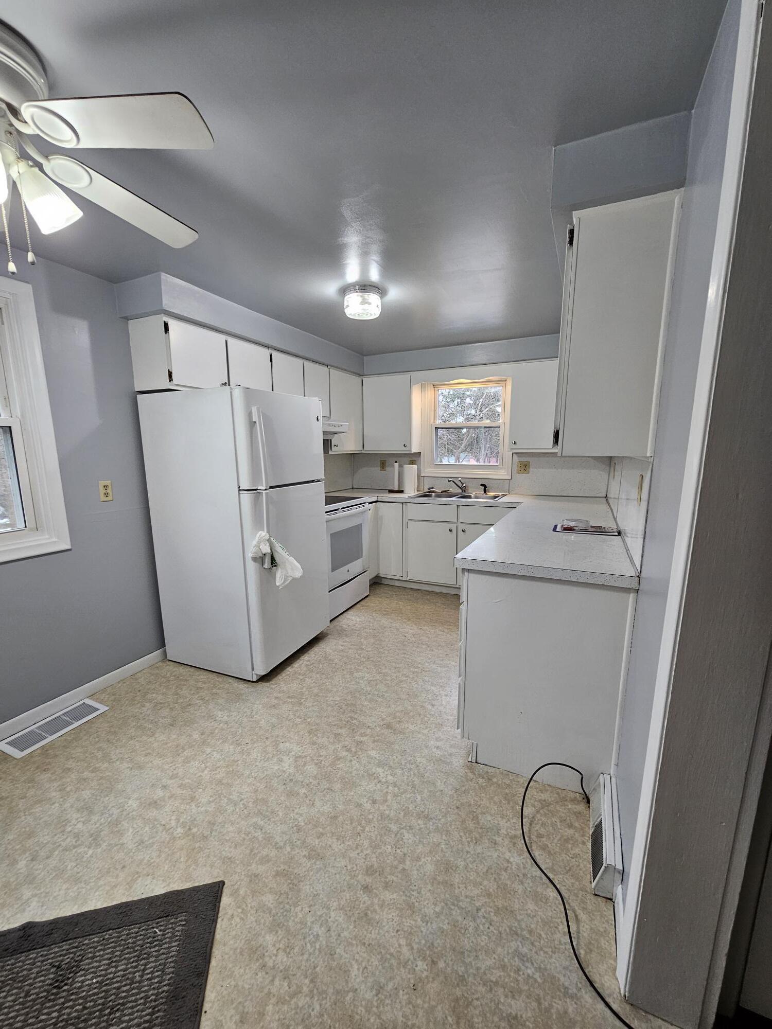 414 Quarterline Street Portland, MI 48875 - Photo 9 of 30 Kitchen