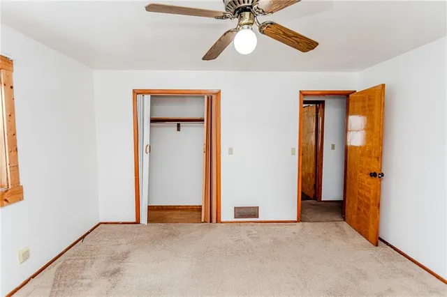 a view of empty room with window