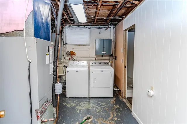 a bathroom with a toilet