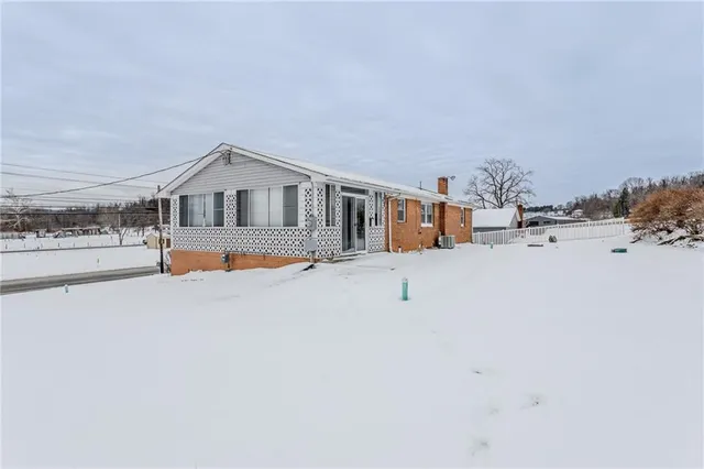 a view of houses with city view