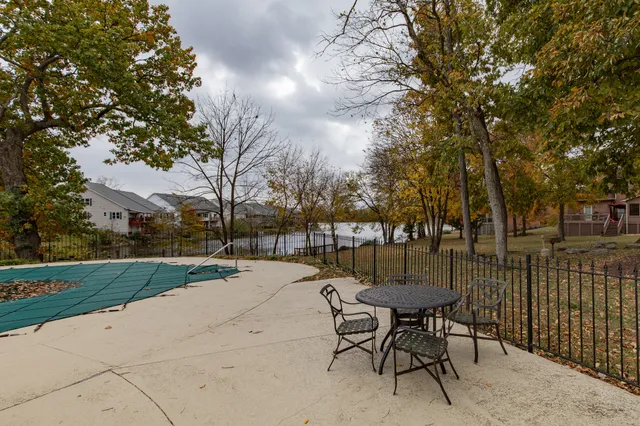a view of a yard with a tree