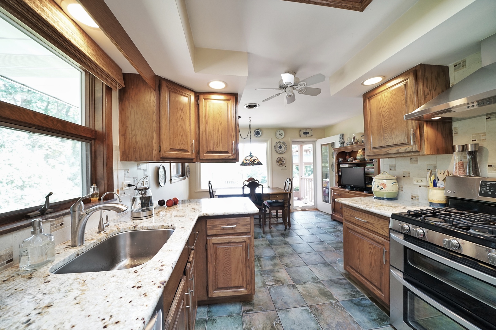 203 Bradwell Road Inverness, IL 60010 - Photo 29 of 77