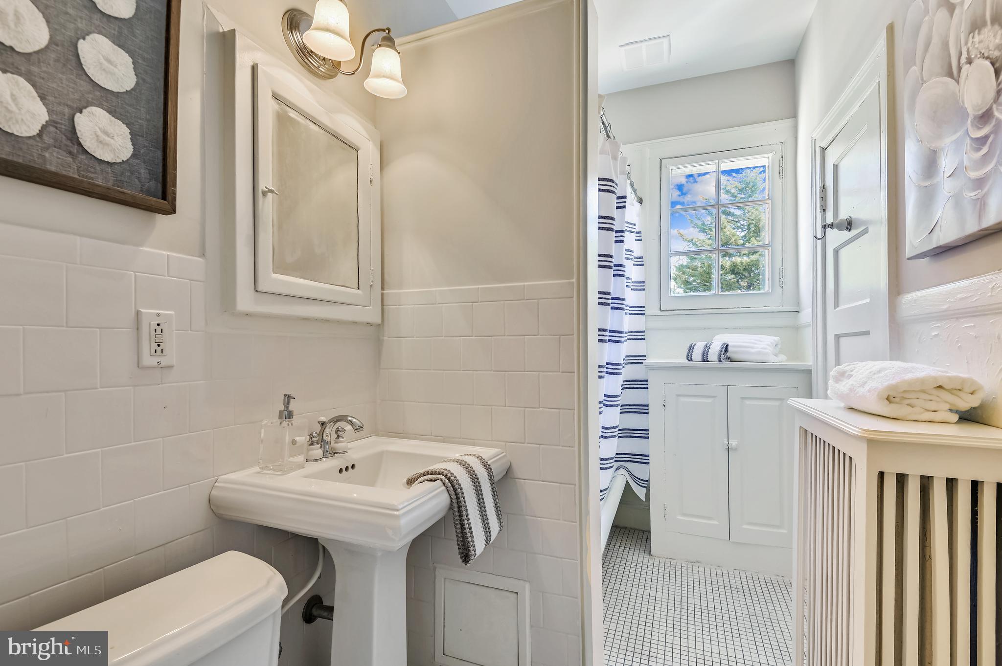 4309 Rugby Road Baltimore, MD 21210 - Photo 28 of 51 Hall Bath, Second Floor