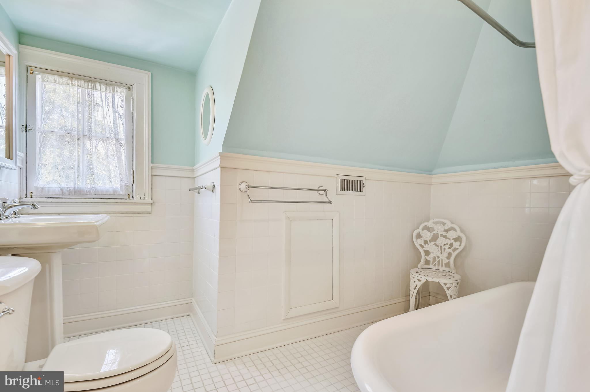 4309 Rugby Road Baltimore, MD 21210 - Photo 36 of 51 Hall Bath, Upper Level 2