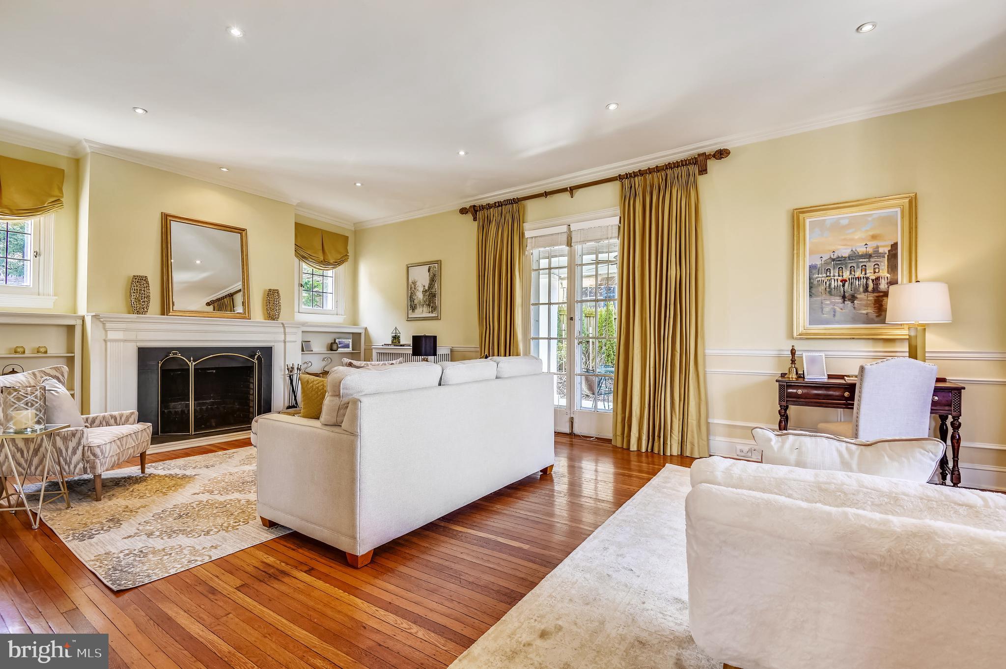 4309 Rugby Road Baltimore, MD 21210 - Photo 10 of 51 Living Room