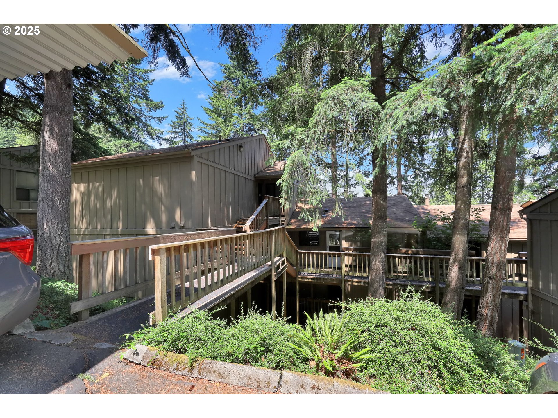 202 Trailside Loop Eugene, OR 97405 - Photo 1 of 37 Gallery Image 1