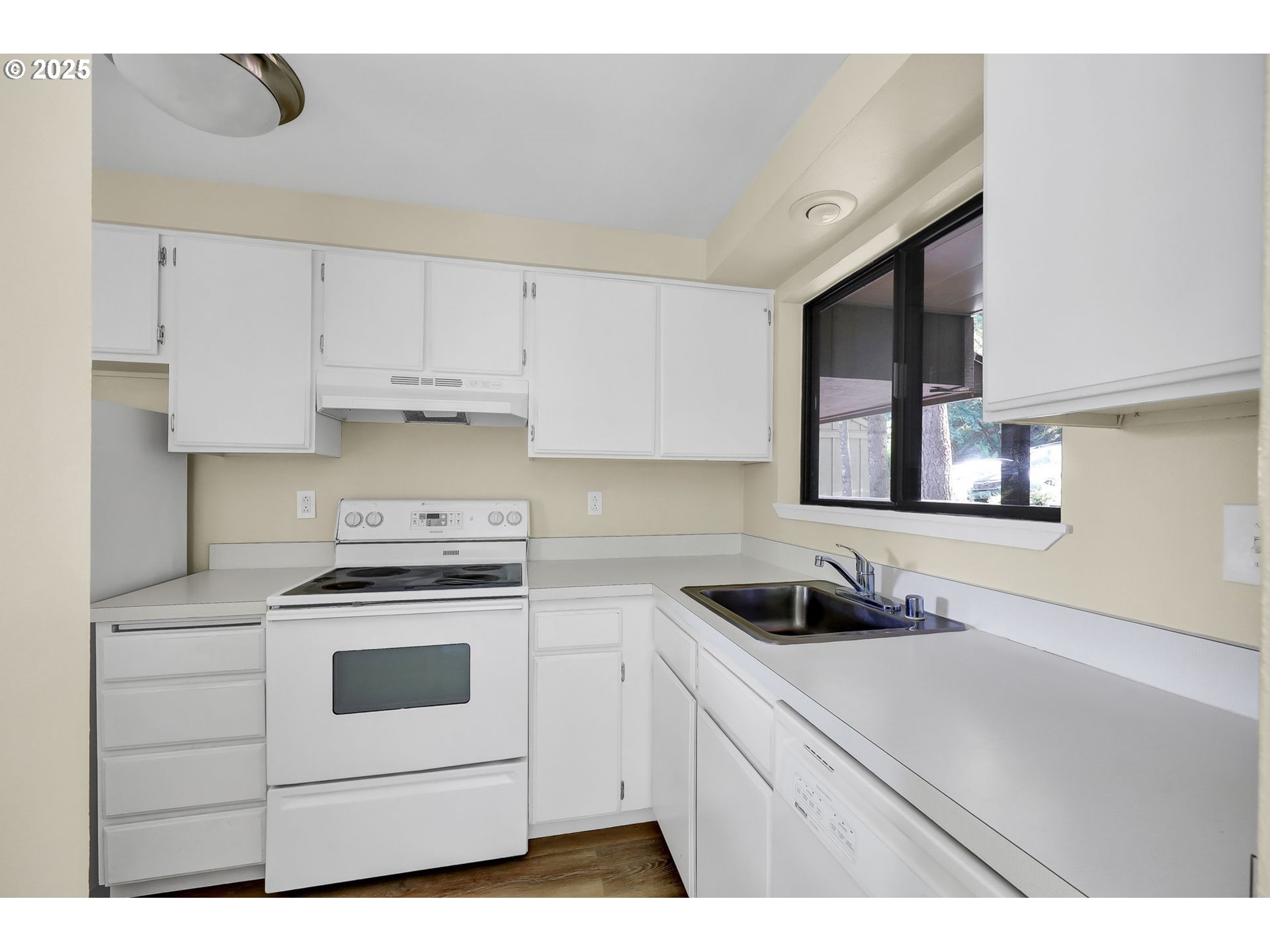 202 Trailside Loop Eugene, OR 97405 - Photo 16 of 37 Gallery Image 16
