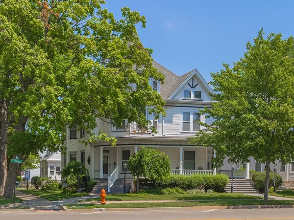 $269,900 | 205 East Howard Street, Pontiac, IL 61764