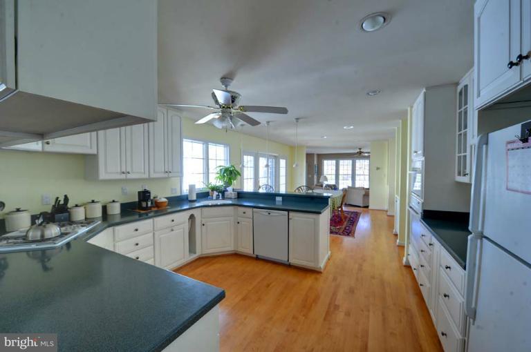 234 Rolling Road Gaithersburg, MD 20877 - Photo 15 of 28 Kitchen