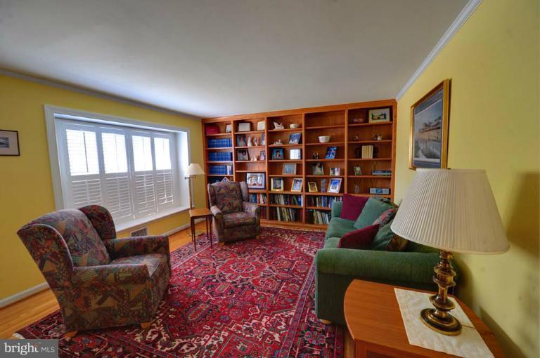 234 Rolling Road Gaithersburg, MD 20877 - Photo 26 of 28 Living Room