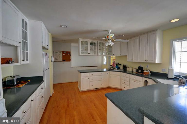 234 Rolling Road Gaithersburg, MD 20877 - Photo 10 of 28 Kitchen