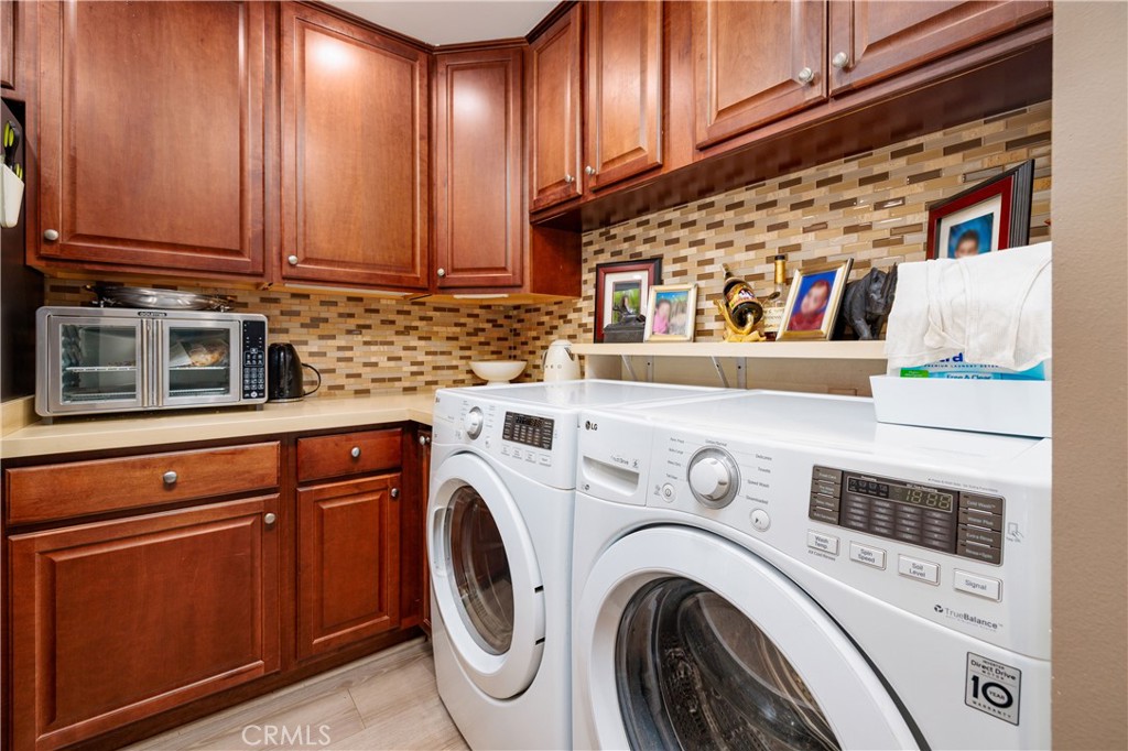 1351 West Maxwell Lane Upland, CA 91786 - Photo 5 of 20