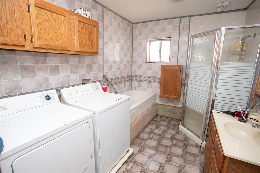 1193 Eastside Lake Road Graham, TX 76450 - Photo 27 of 38 a utility room with dryer and washer