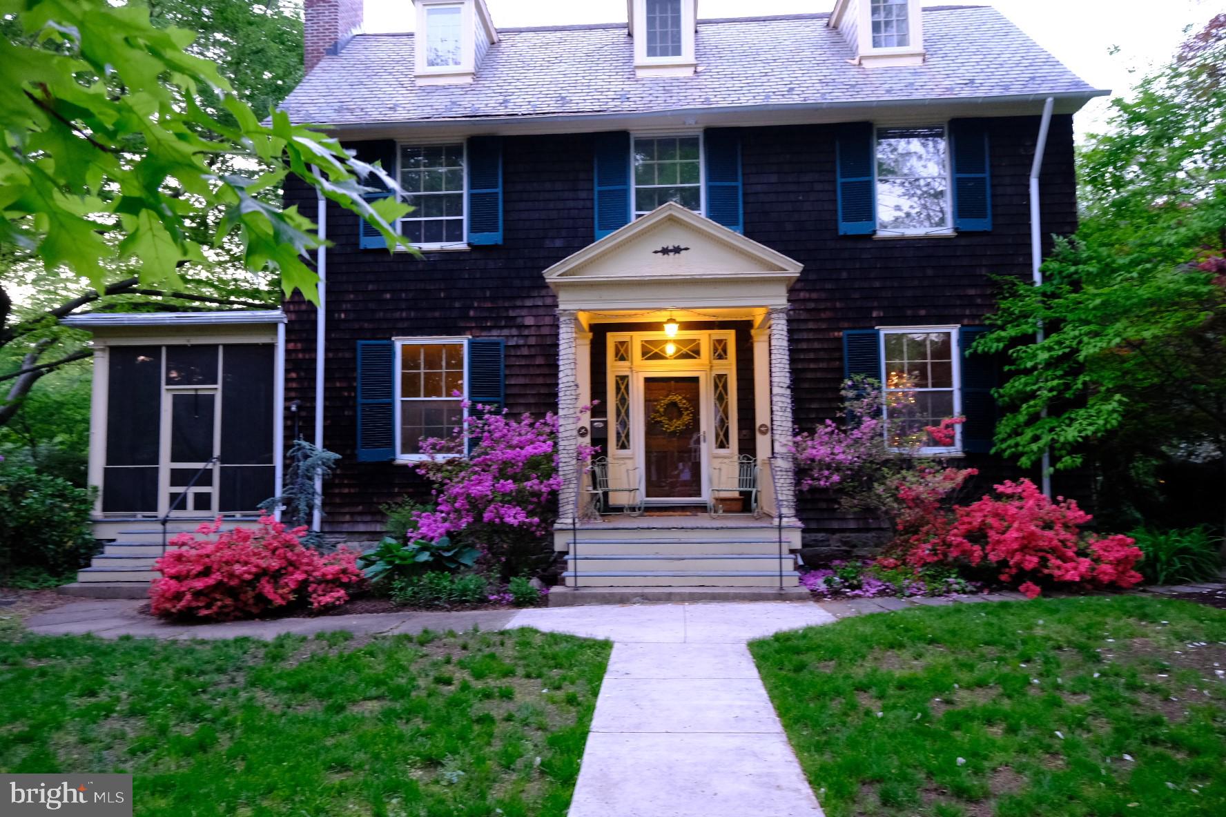 14 Midvale Road Baltimore, MD 21210 - Photo 4 of 91 a front view of a house with a yard and fountain