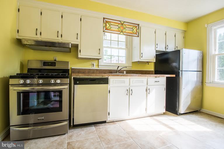 1677 Yakona Road Baltimore, MD 21286 - Photo 8 of 24 Kitchen