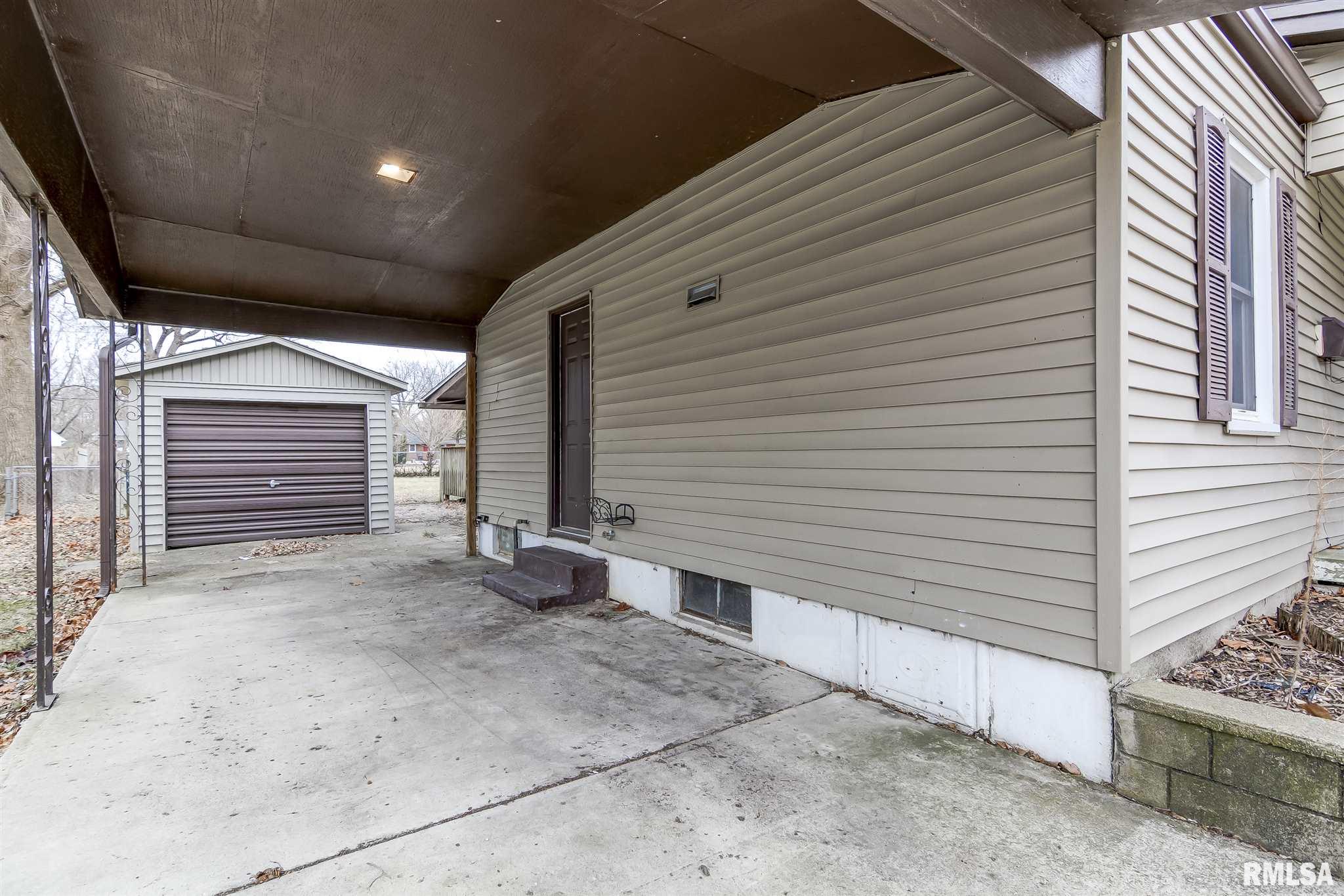2112 East Hood Street Springfield, IL 62703 - Photo 3 of 42