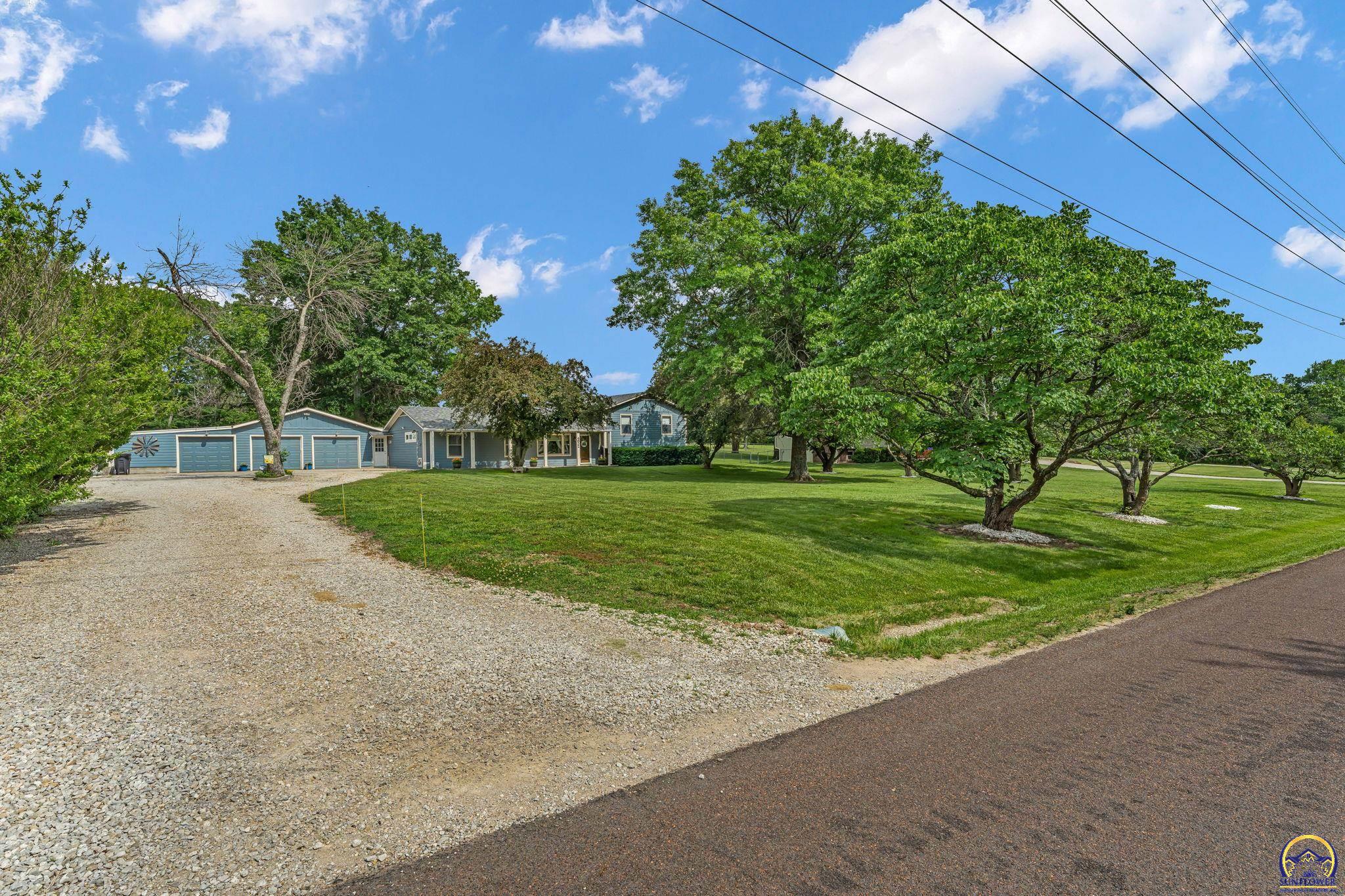 4832 Northeast Kincaid Road Topeka, KS 66617 - Photo 4 of 63