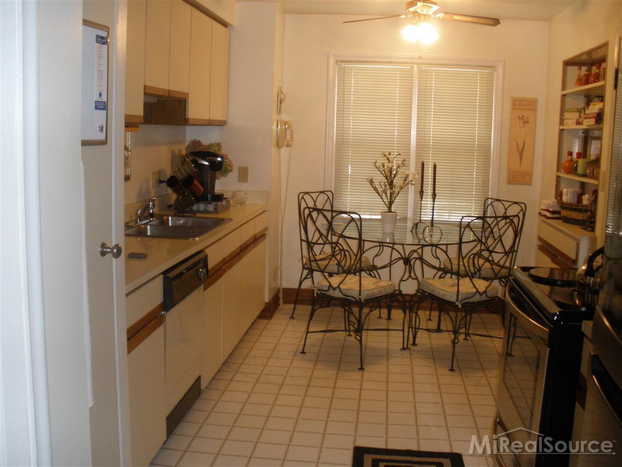 855-57 Harcourt Road Grosse Pointe, MI 48230 - Photo 11 of 30 31189553-10.JPG