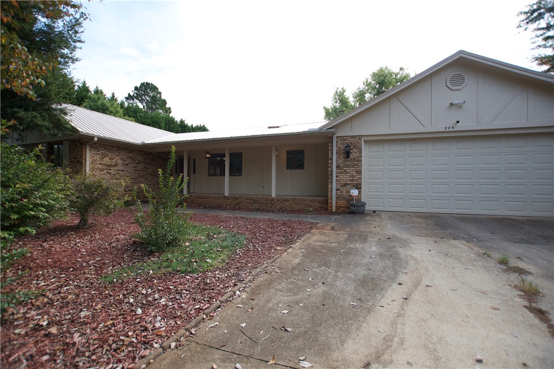 225 Crooks Road Seneca, SC 29678 - Photo 3 of 30 Gallery Image 3