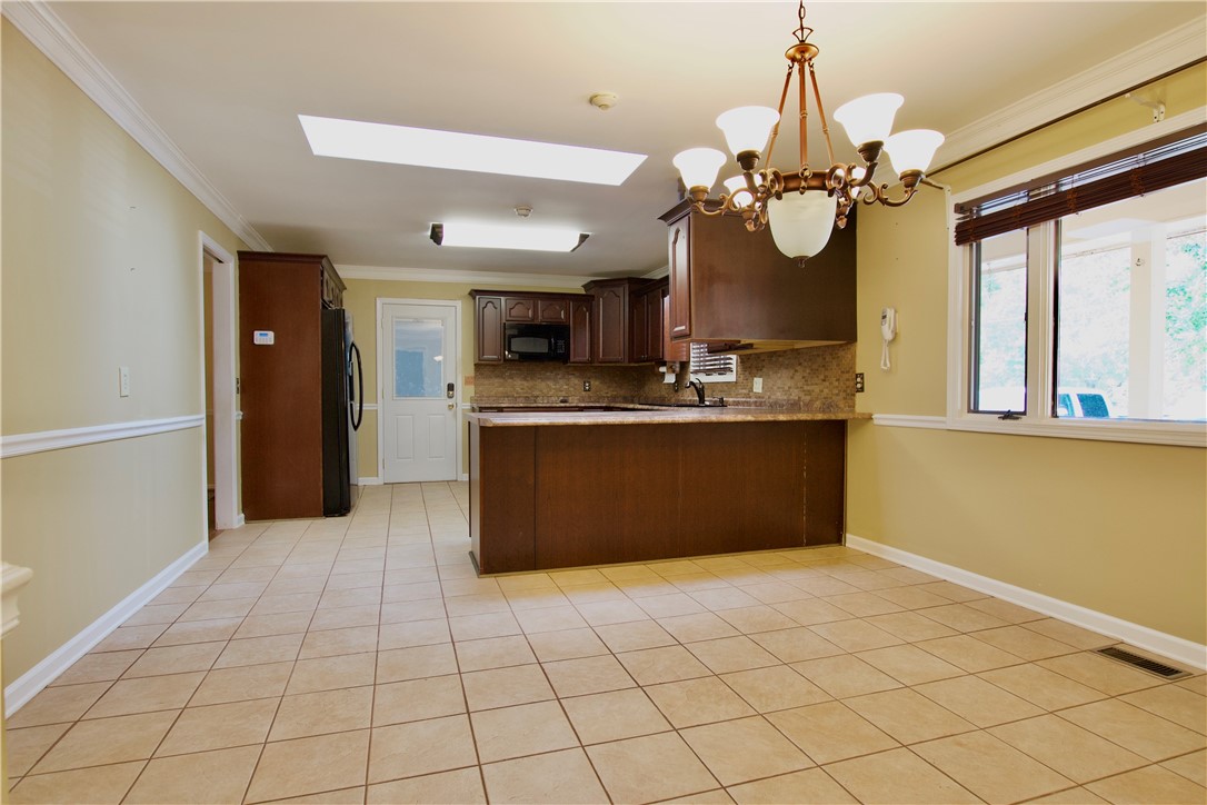 225 Crooks Road Seneca, SC 29678 - Photo 6 of 30 Gallery Image 6