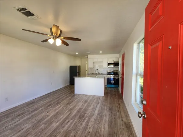 $1,050 | 2706 Berry Street, Unit B, Houston, TX 77004