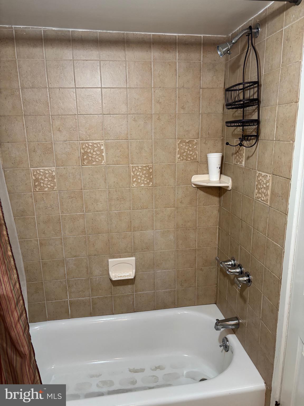 6783 Ridge Avenue Philadelphia, PA 19128 - Photo 13 of 26 a bathroom with a bathtub