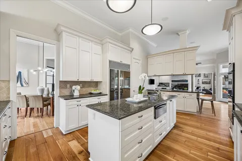 $1,570,000 | 5211 Pocahontas Street, Bellaire, TX 77401