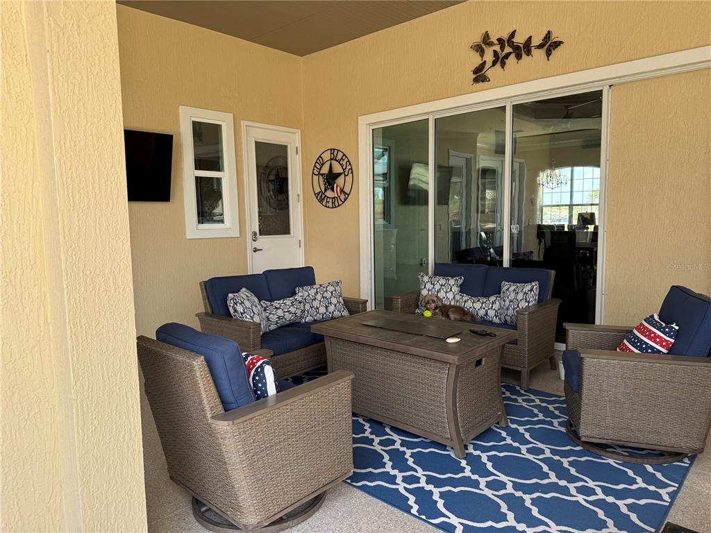 17898 Southwest 72nd Street Road Dunnellon, FL 34432 - Photo 70 of 85 a living room with furniture and a window
