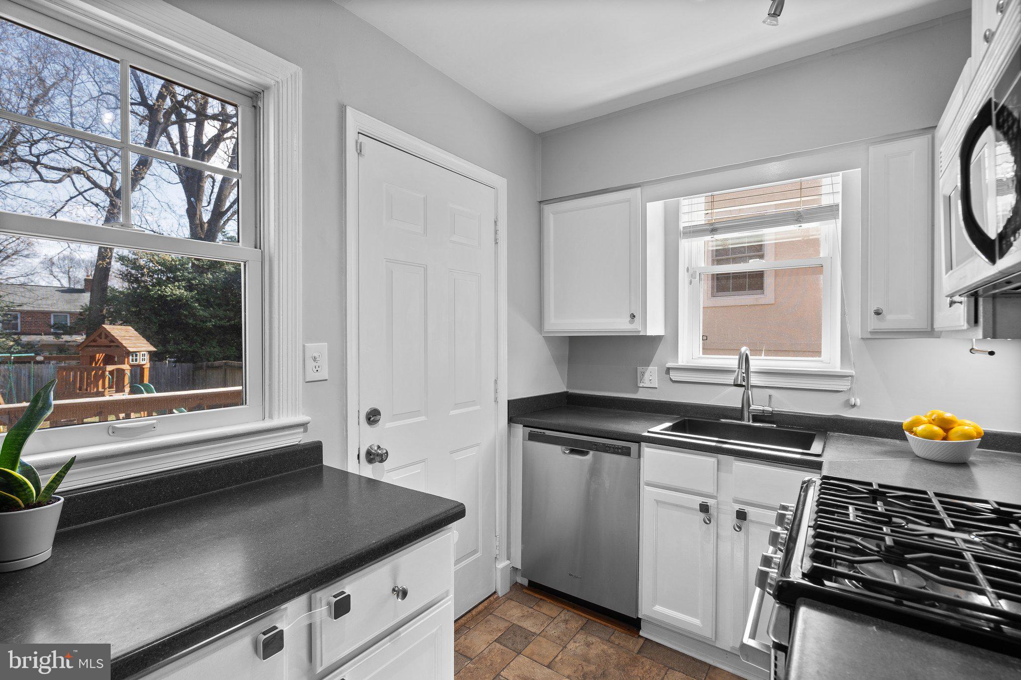 10015 Sidney Road Silver Spring, MD 20901 - Photo 8 of 28