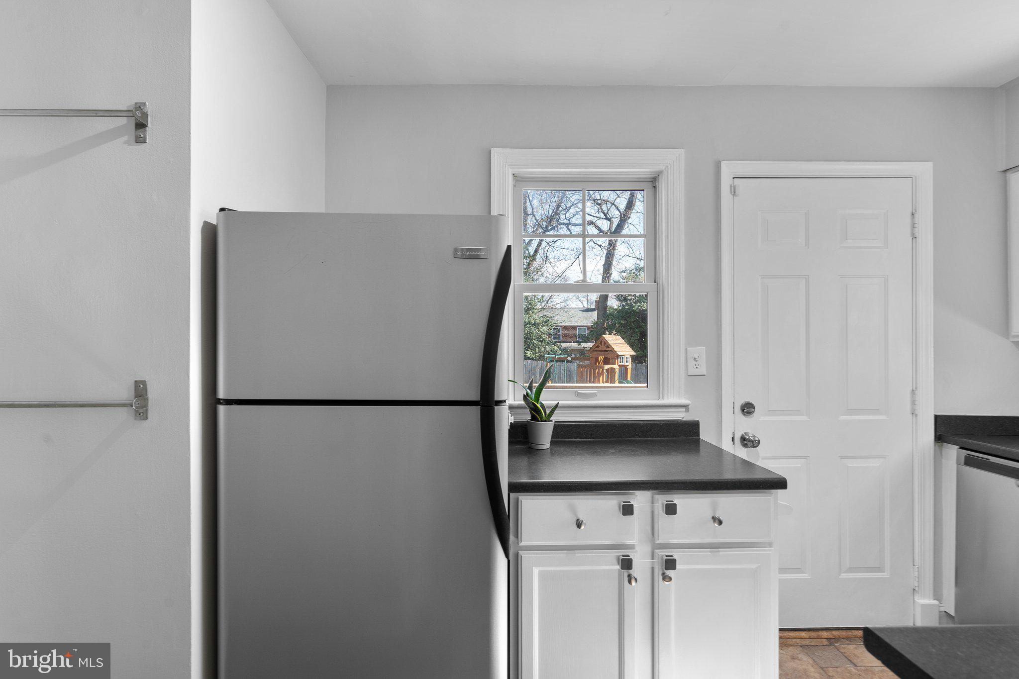 10015 Sidney Road Silver Spring, MD 20901 - Photo 9 of 28