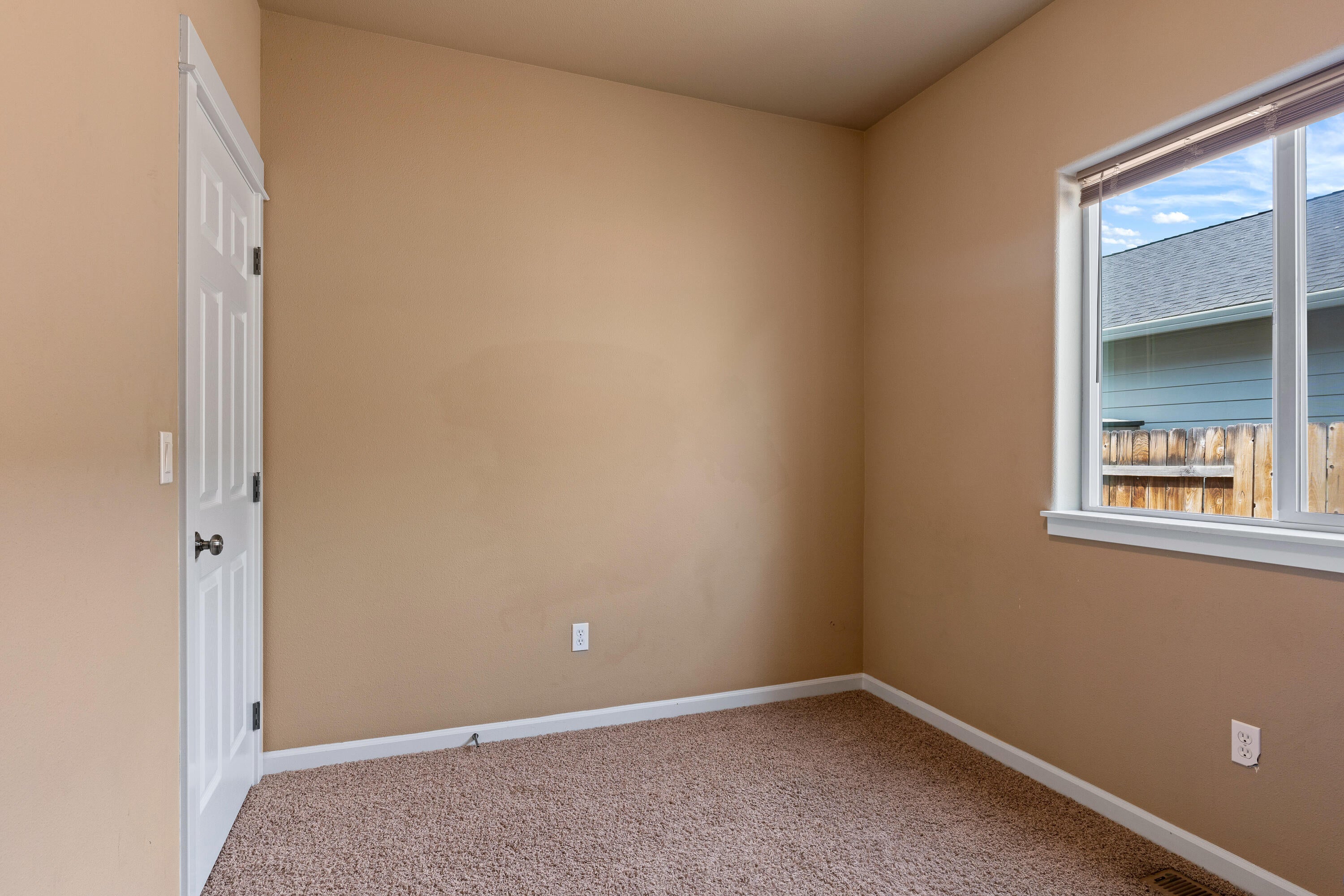 1351 Southwest 27th Street Redmond, OR 97756 - Photo 13 of 24 DSC09069-2