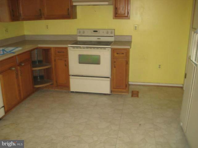 207 E Road Mount Airy, MD 21771 - Photo 5 of 21 Interior (General)