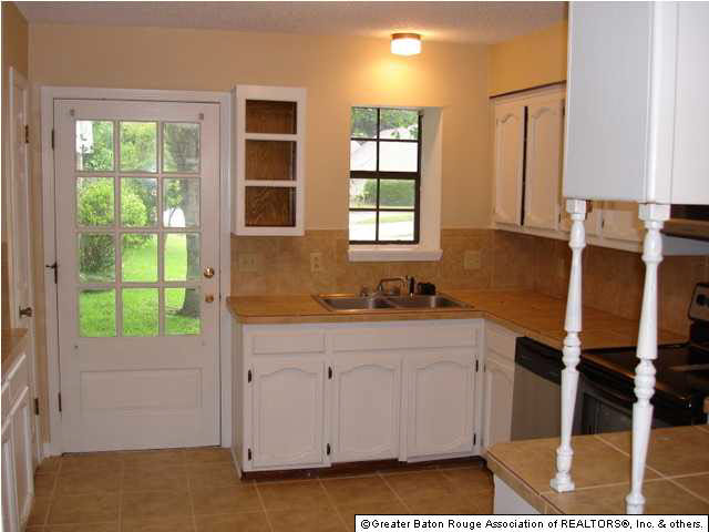 2033 Shire Lane Baton Rouge, LA 70810 - Photo 1 of 5 Gallery Image 1