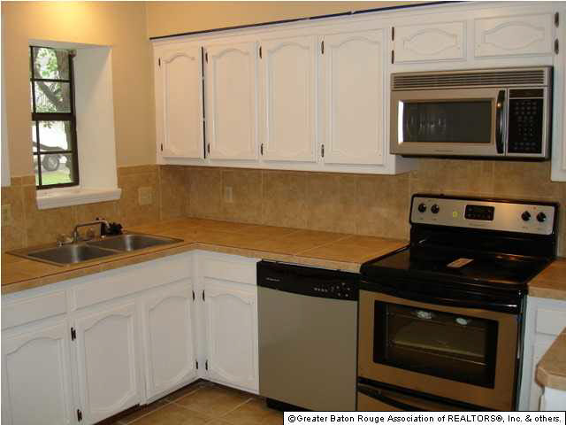 2033 Shire Lane Baton Rouge, LA 70810 - Photo 2 of 5 Gallery Image 2