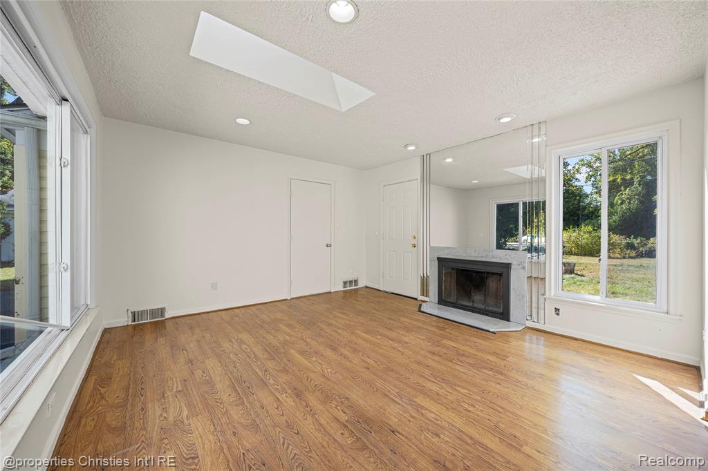 6550 Inkster Road West Bloomfield, MI 48322 - Photo 15 of 39