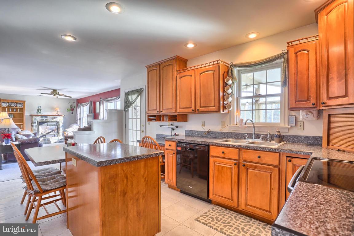 226 Kingsbridge Drive Lititz, PA 17543 - Photo 7 of 47 Gallery Image 7
