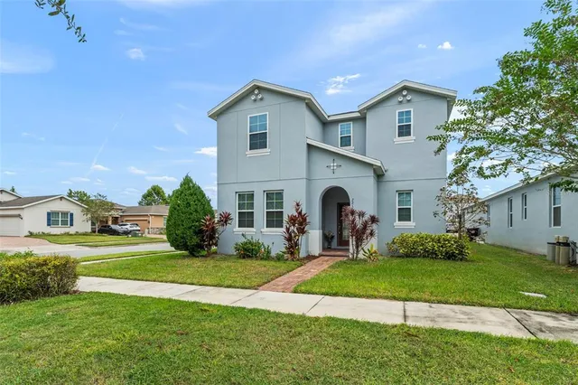 a view of a front of house with a yard
