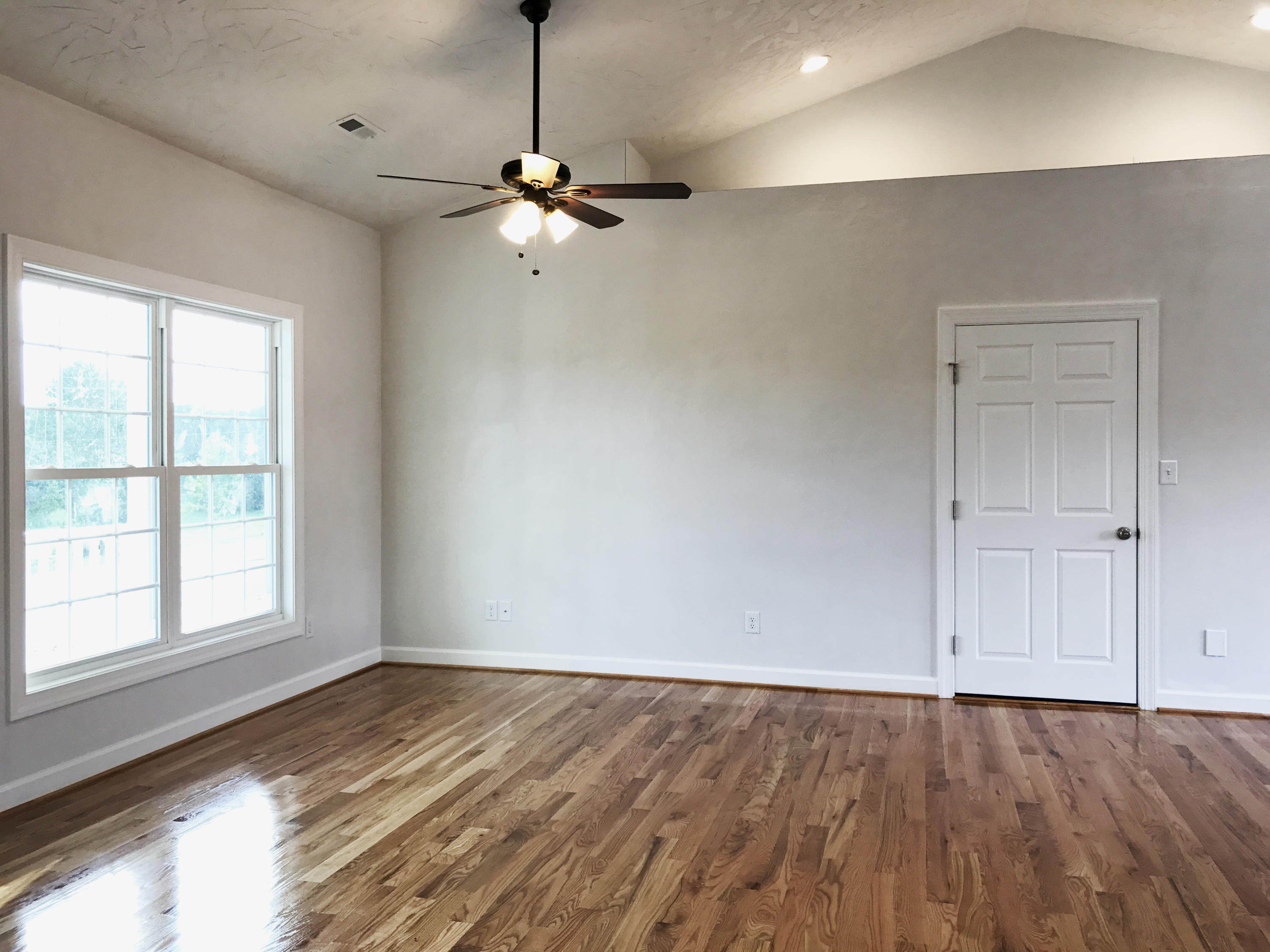 3700 Edwardsville Road Hardy, VA 24101 - Photo 6 of 22 Living Room