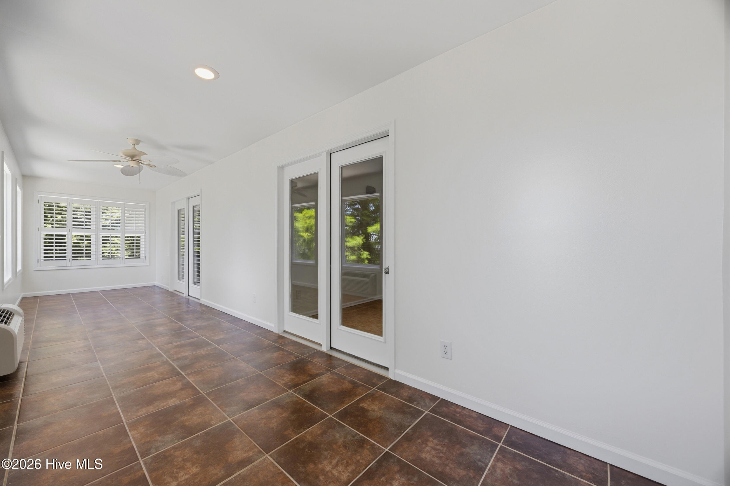 141 Sherrill Loop Road Sneads Ferry, NC 28460 - Photo 17 of 61 22_sunroom