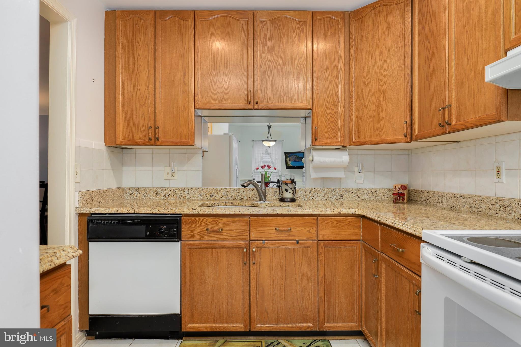 9316 Ispahan Loop Laurel, MD 20708 - Photo 8 of 37