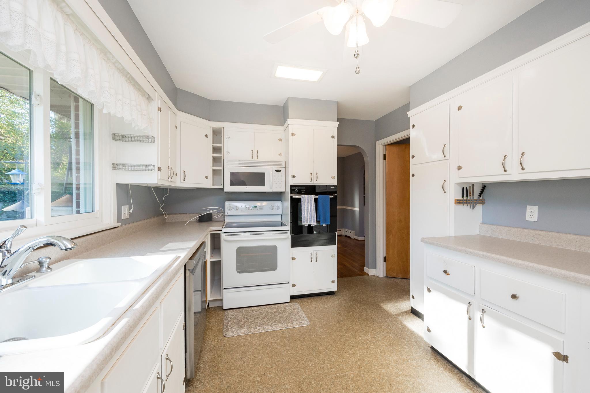 1504 Reed Street Coatesville, PA 19320 - Photo 11 of 33 Kitchen