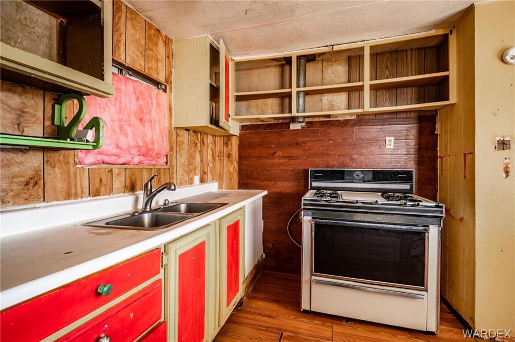 1862 Rio Grande Road Bullhead City, AZ 86442 - Photo 8 of 24 a kitchen with a stove and a sink