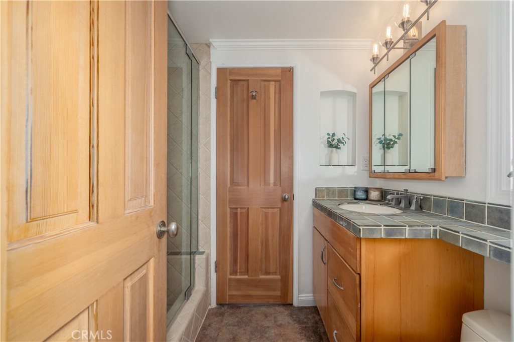27120 Springcreek Road Rancho Palos Verdes, CA 90275 - Photo 23 of 37 Primary bath