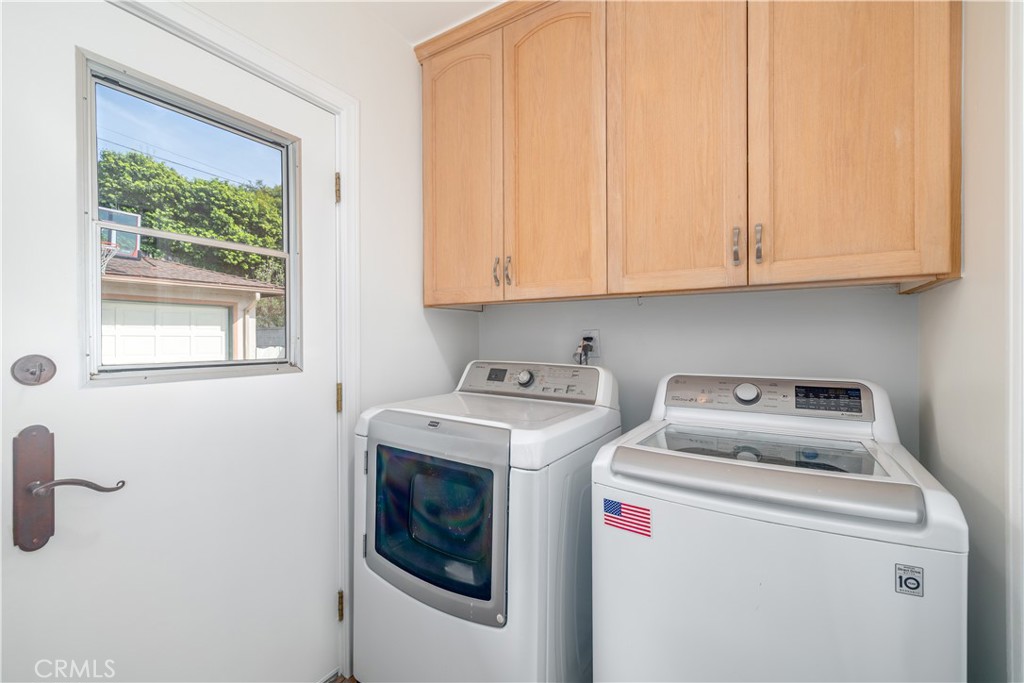 27120 Springcreek Road Rancho Palos Verdes, CA 90275 - Photo 27 of 37 Laundry room