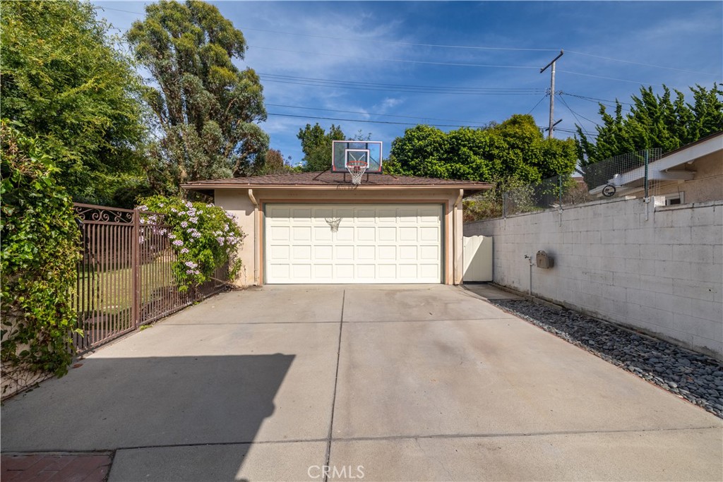 27120 Springcreek Road Rancho Palos Verdes, CA 90275 - Photo 34 of 37 Detached garage