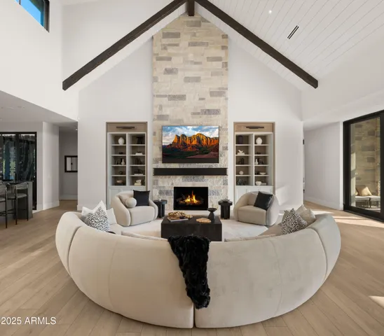 a view of entryway with a front door