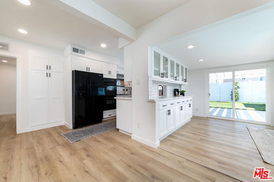 8446 Penfield Avenue Winnetka, CA 91306 - Photo 11 of 38