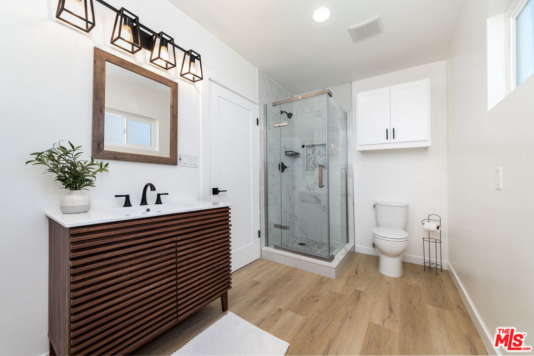 8446 Penfield Avenue Winnetka, CA 91306 - Photo 17 of 38